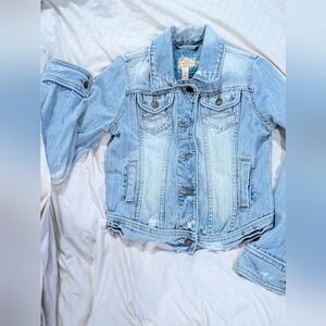 Abercrombie And Fitch Women's Vintage Light Wash Denim Jacket